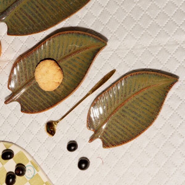 Khan Studio:  Ceramic Plates Leaf Shape Serving Plates (Set of 3) - Image 3